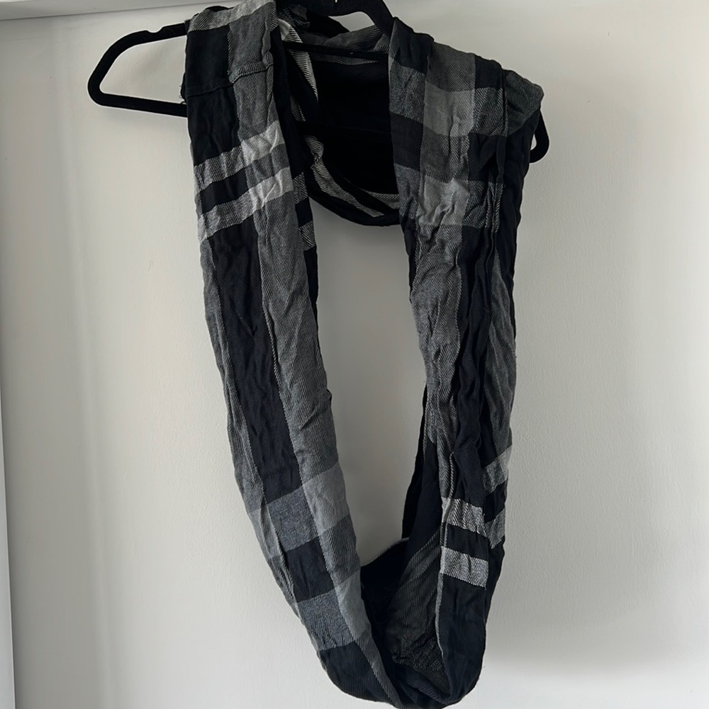 Vince Camuto checked scarf